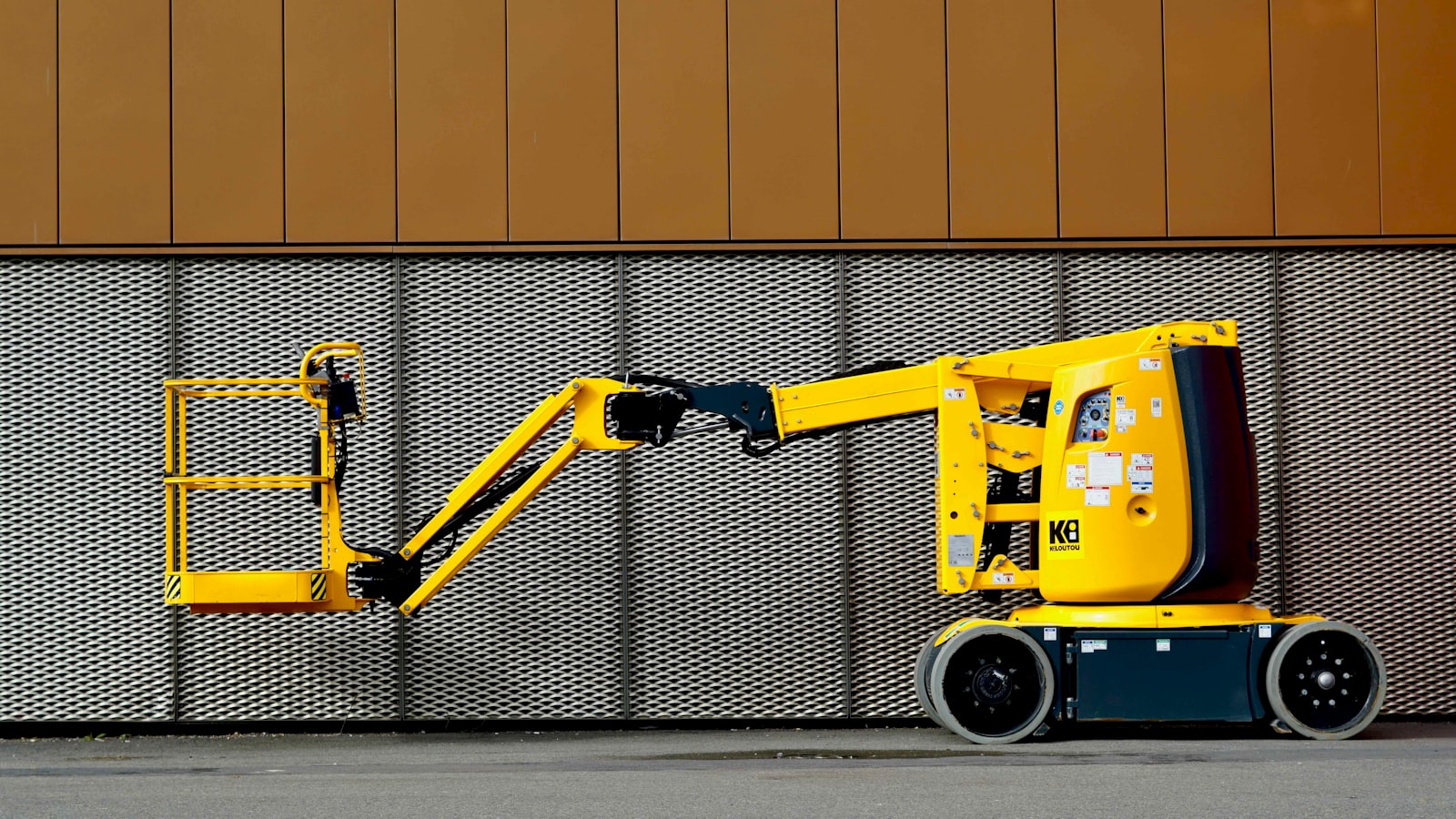 Boom Lifts (Cherry Pickers)