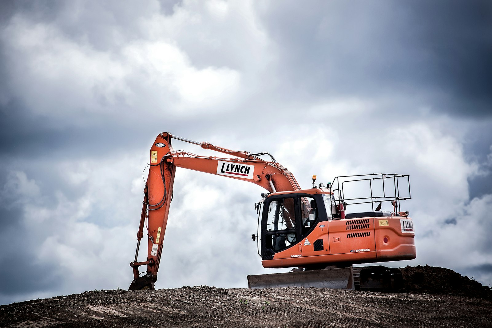 Excavators & Diggers