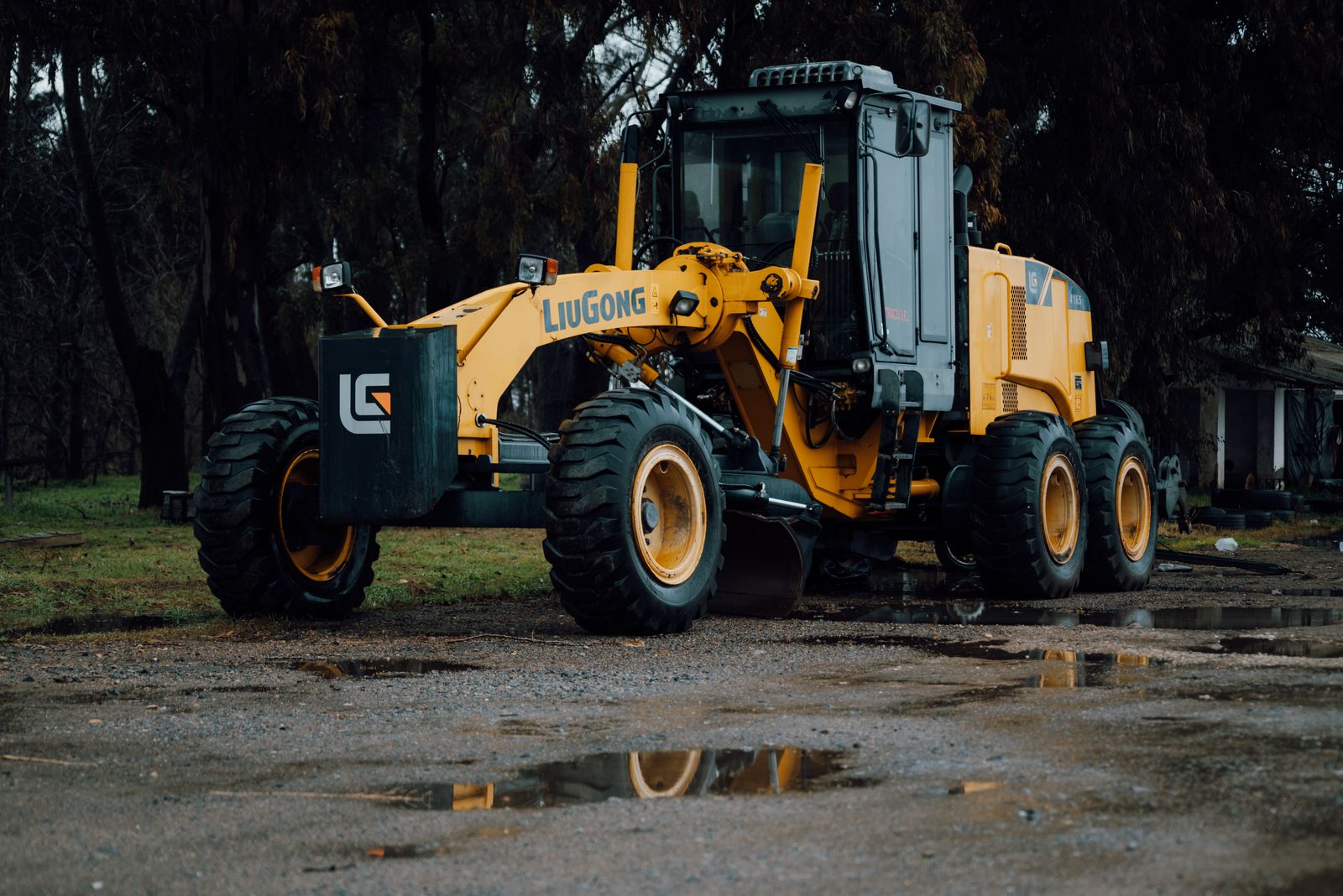 Graders & Scrapers