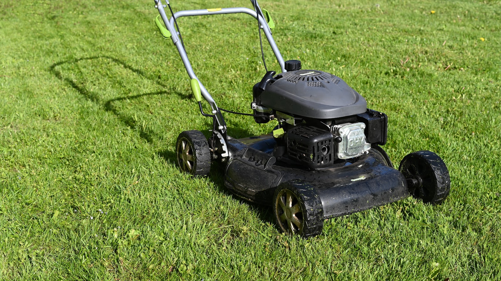 Lawn Mowers & Ride-On Mowers